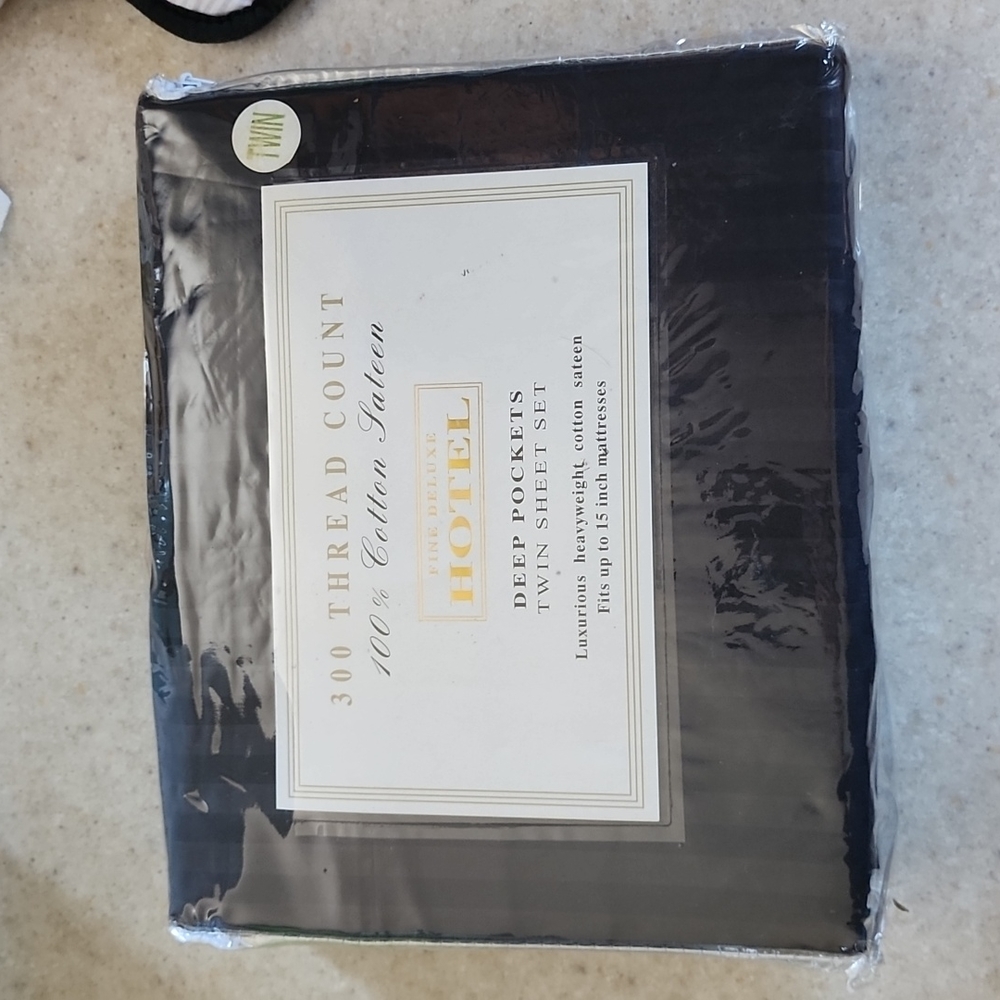 Twin sheet set